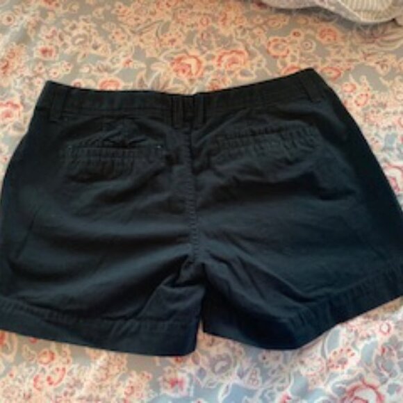 Old Navy Black Khaki 5" Shorts Size 8 Low Rise - Picture 2 of 3